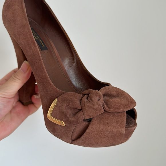 Authentic Louis Vuitton suede heels - Picture 2 of 7